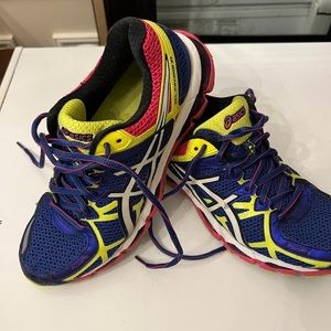 It's sporty boots in great colors, size 8.5